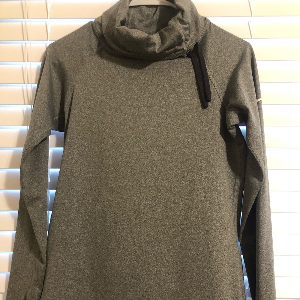 Women’s Nike top